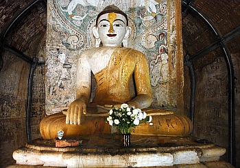Buddha in the Upali-Thein ordination hall