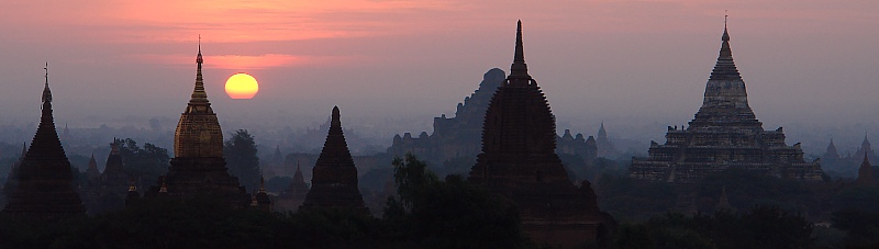 Sunrise on the top platform of the Mi-Nyein-Gon Pagoda