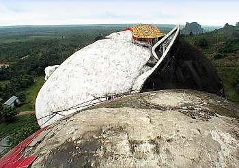 View upon the head of the giant Buddha Win Sein Taw Ya Kyaung