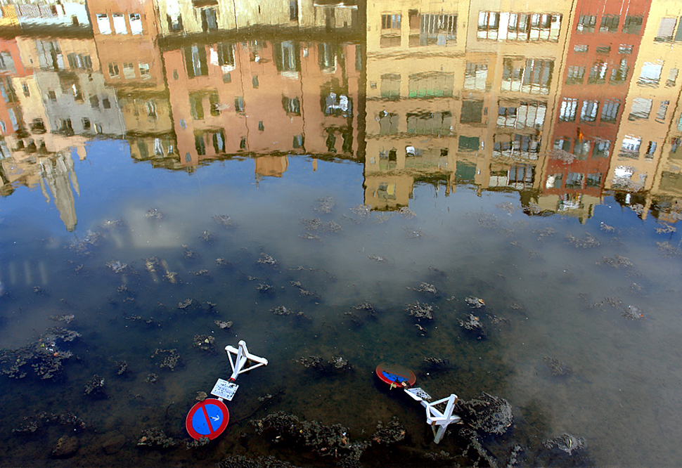 Reflection in the river Onyar in Girona