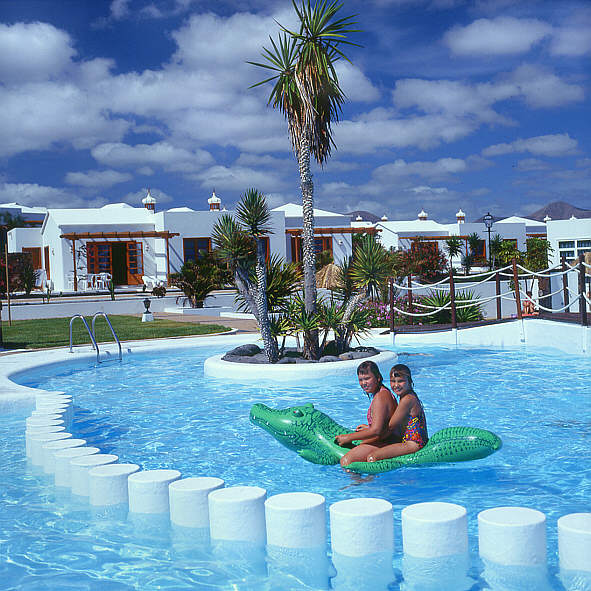 Hotel with Swimmingpool