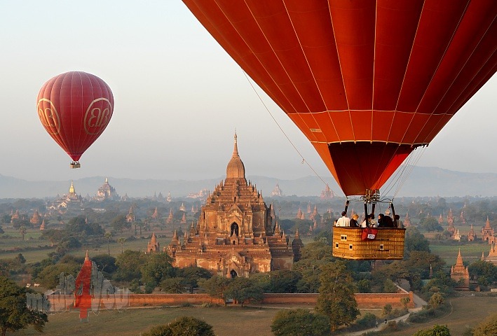 Hotair Ballooning ber der Tempelstadt Bagan