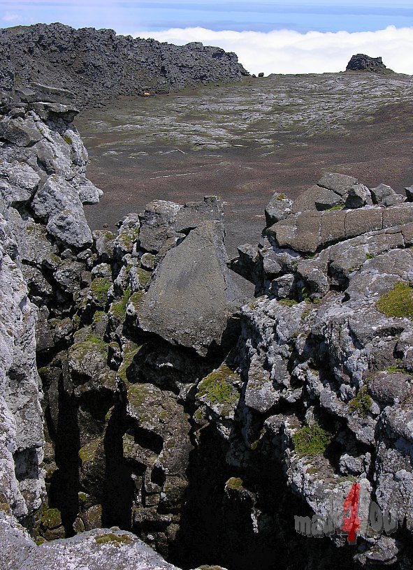 Crater rim on Pico summit