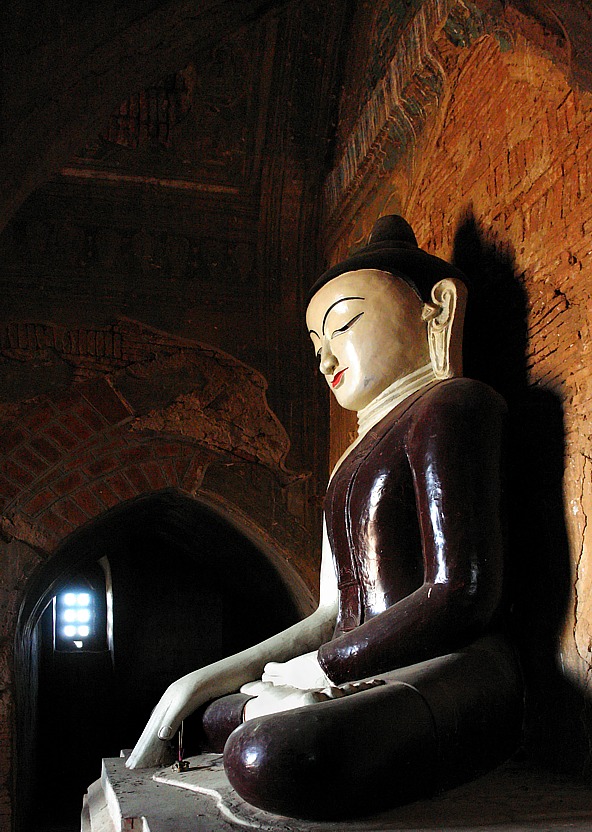 Geheimnisvoller Buddha in der Sin Pyui Shin Pagode