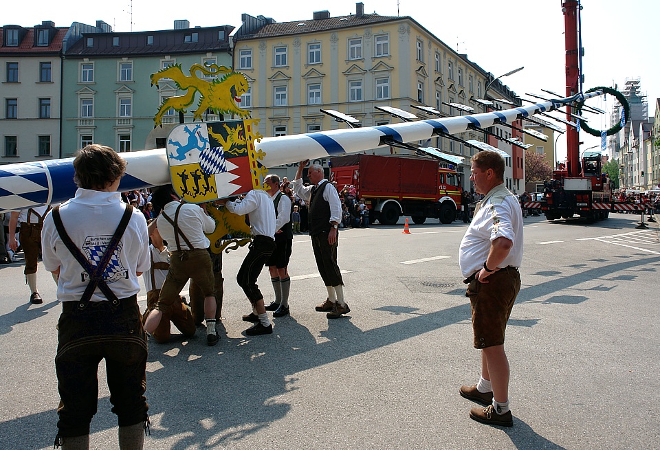 Maypole festival in Munich Untergiesing