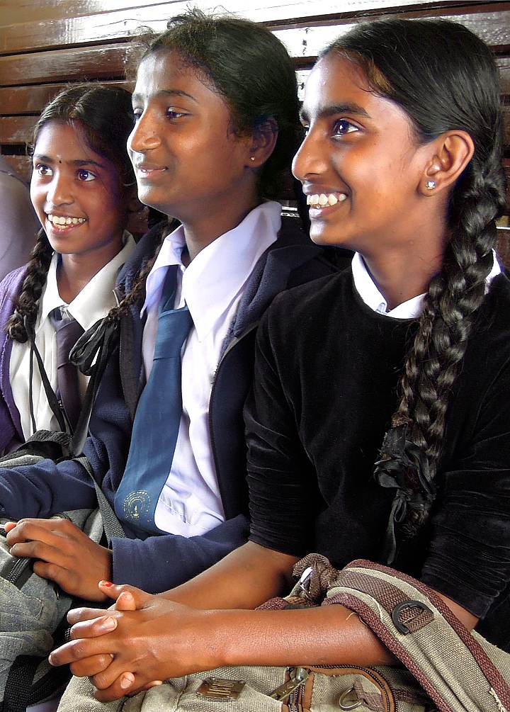 Schoolgirls in train to Bandaravela