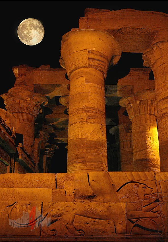 Fullmoon in Kom Ombo Temple