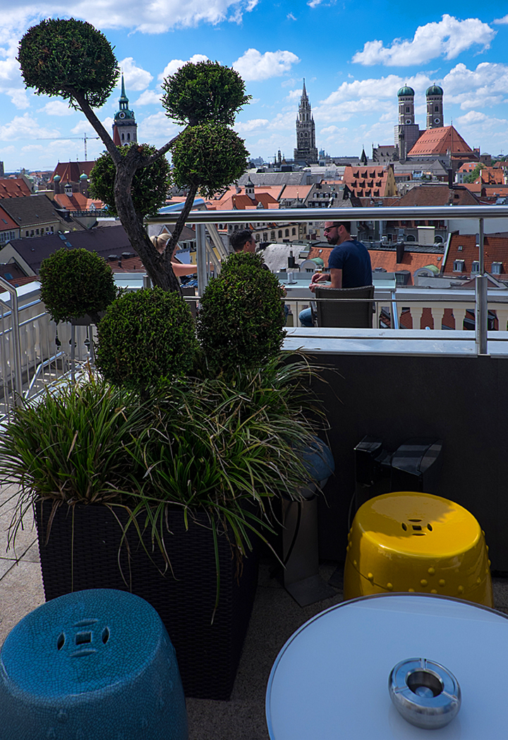 Blick von der Dachterrasse des Mandarin Hotel auf die Skyline Mnchen
