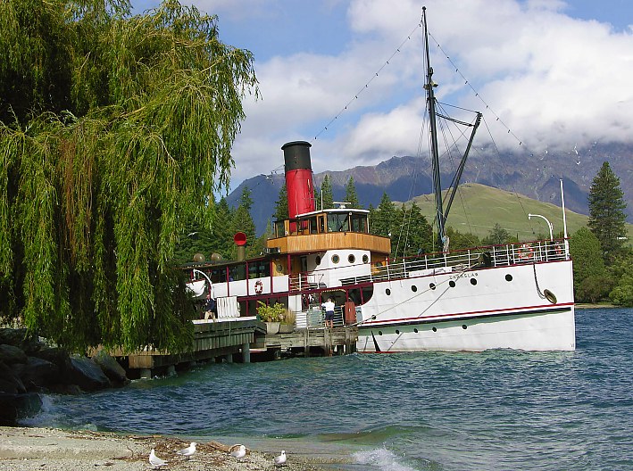 Steamer TSS Earnslaw on Lake Wakatipu in Queenstown