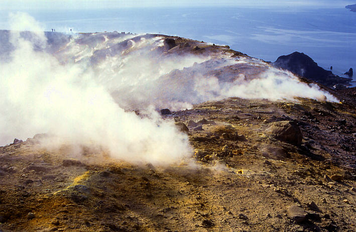 Acidly sulphur steam at Krater edge