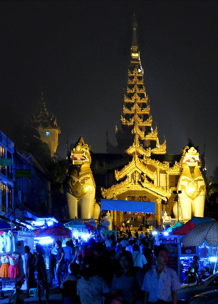 Gigant Chintas on entrance of Shwedagon Pagoda in Yangon