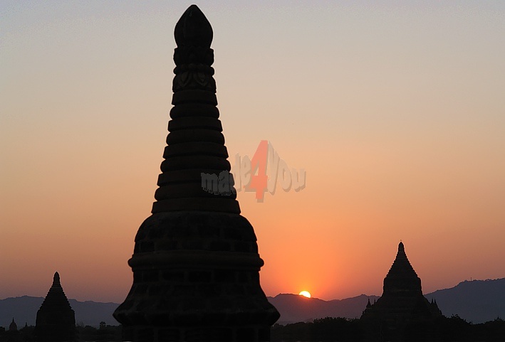 Sunset in the temple city of Bagan