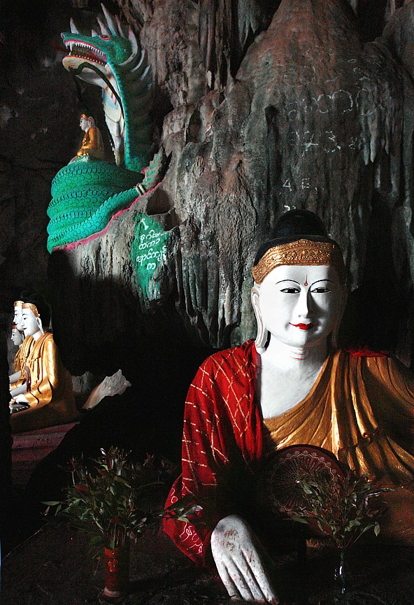 Buddhas and dragons in Bayin Nyi cave