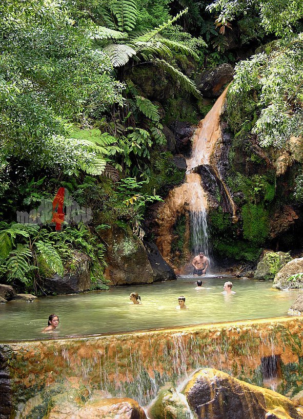 Caldeira Velha - hot natural fountains in forest
