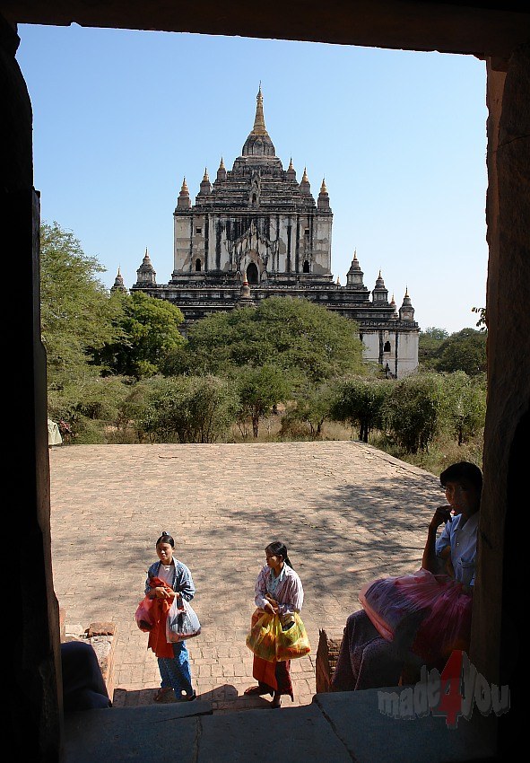 View from Nat-Hlaung-Kyaung onto That-byin-nyu Temple