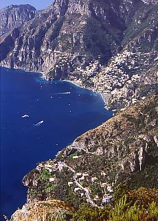 View from the Way of Gods downto Positano