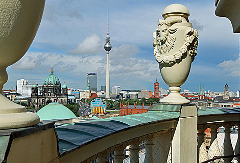 Skyline Berlin vom Franzsischen Dom Richtung Alexanderplatz