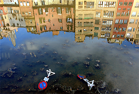 Reflection in the river Onyar in Girona