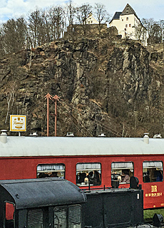 DDR Eisenbahnrestaurant mit Schloss Wolkenstein