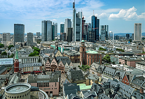 Skyline Frankfurt und Rmer