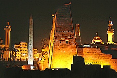Obelisk vor dem Pylon des Luxor Tempels