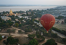Schwezigon Pagoda in Bagan