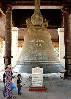 Giant bell in Mingun