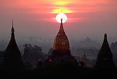 Sunrise on Min Nyein Gon Pagoda