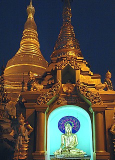 Golden Shwedagon Pagoda in Yangon at night