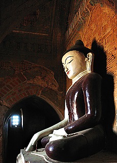 Geheimnisvoller Buddha in der Sin Pyui Shin Pagode