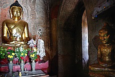 Buddhas inside Dhamma-Ya-Zi-Ka Pagoda