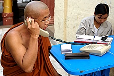 Monks make telephon call to heaven