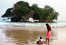 Low tide at Taprobane Island near Weligama
