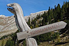 Direction Sign on Plaetzwiese leading to Heimkehrerkreuz